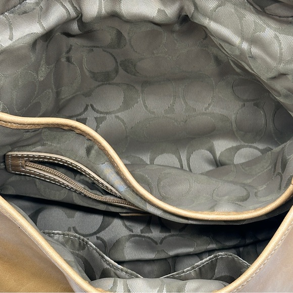 Coach Vintage Shoulder Bag. - Picture 11 of 12